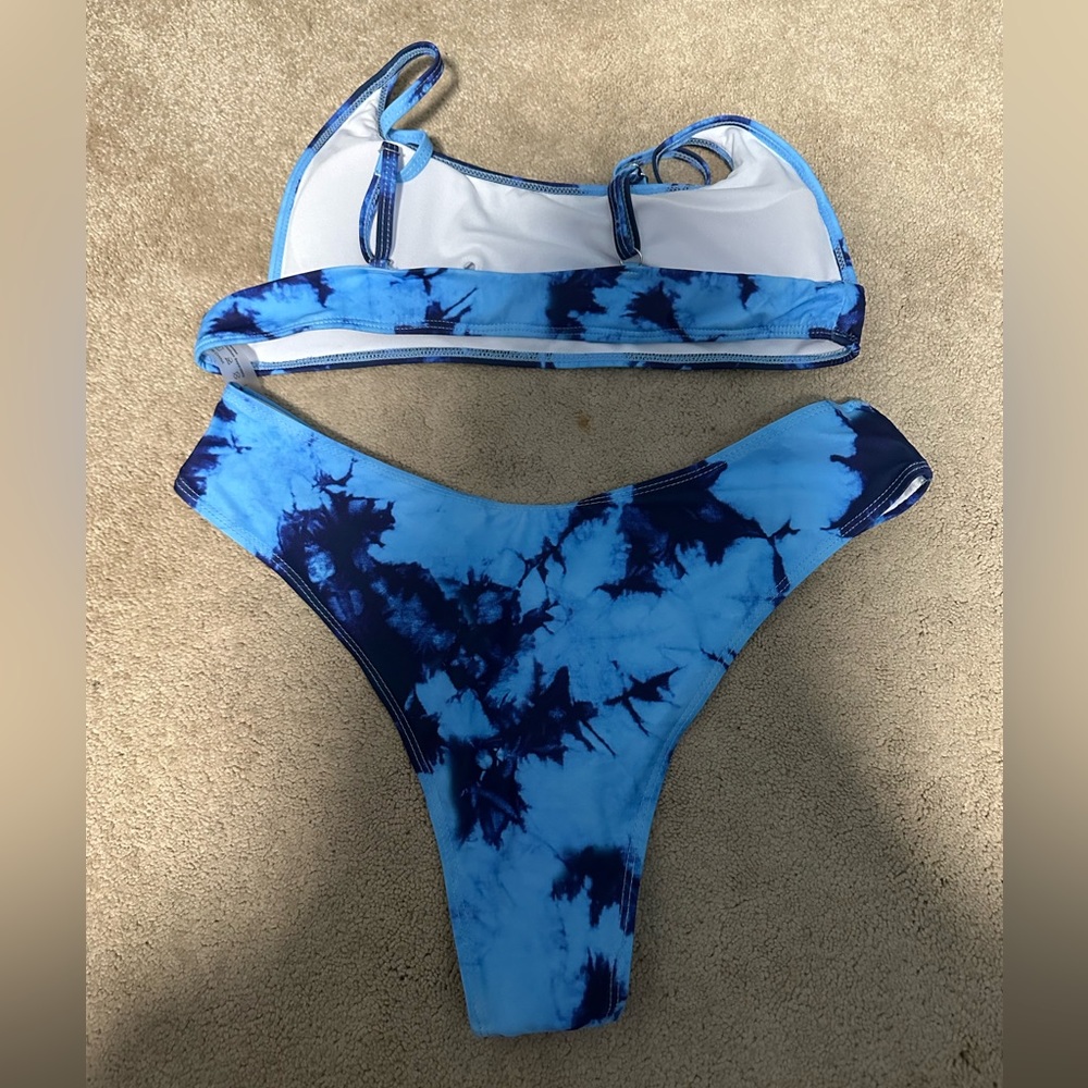 Two piece bikini - Picture 2 of 3